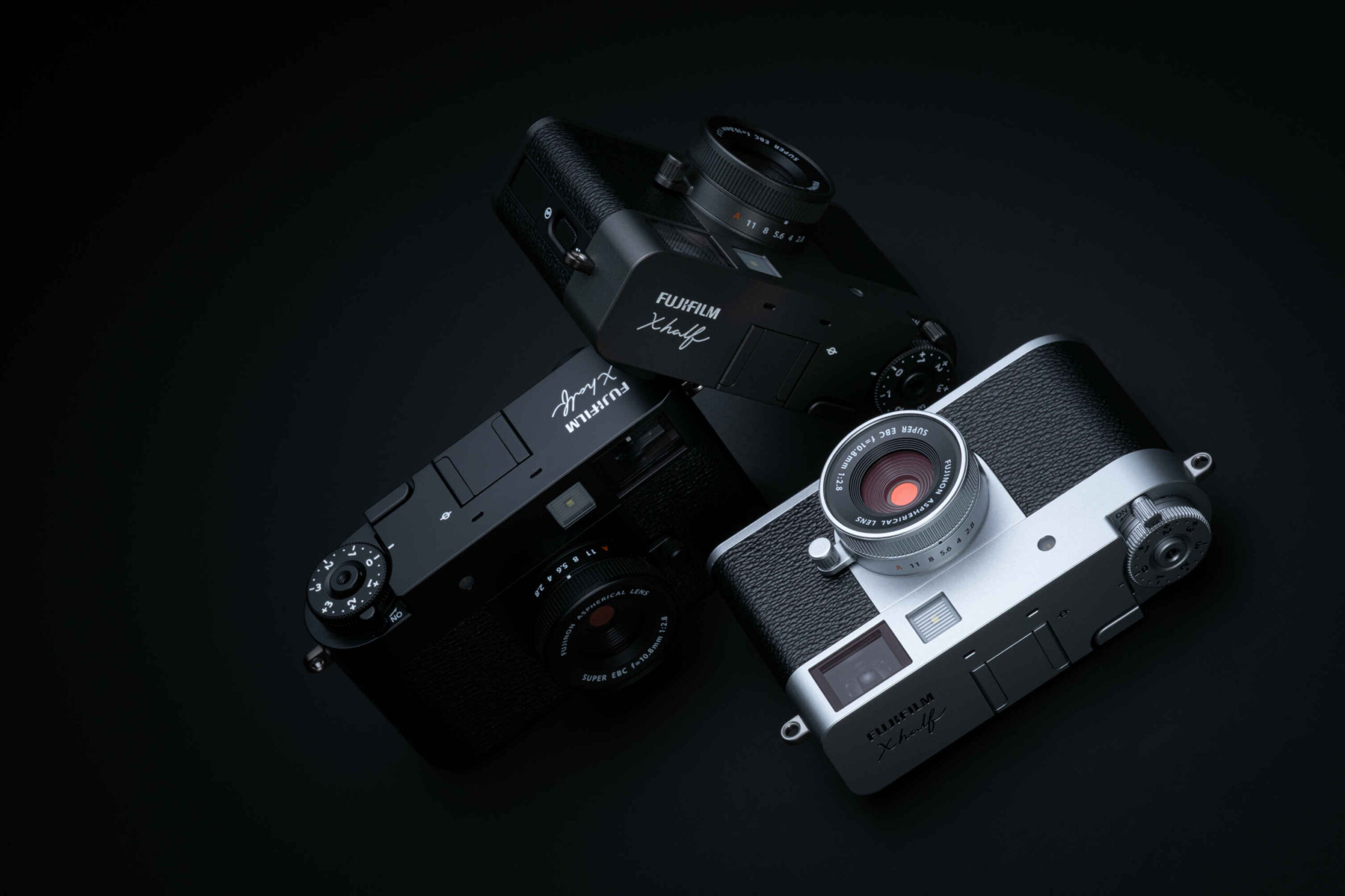 Presentata la Fujifilm X half: la nuova fotocamera compatta che unisce digitale e fascino analogico